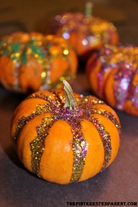 Glitter Pumpkins - a pretty craft for kids or for adults